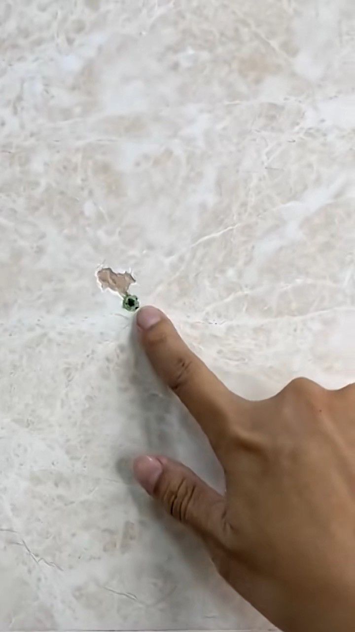 墙面瓷砖打孔留下的孔怎么补救视频(墙面瓷砖打孔留下的孔怎么补救视频教程) 墙面瓷砖打孔留下的孔怎么补救视频(墙面瓷砖打孔留下的孔怎么补救视频教程)