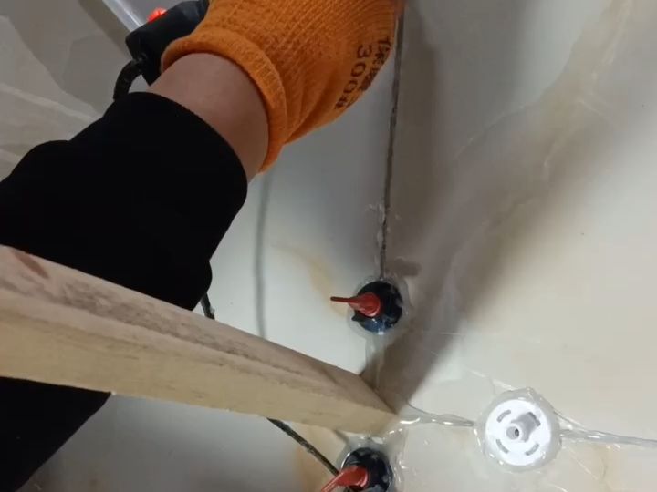 地面瓷砖空鼓最佳补救方法是什么呢(地面瓷砖空鼓最佳补救方法是什么呢视频)